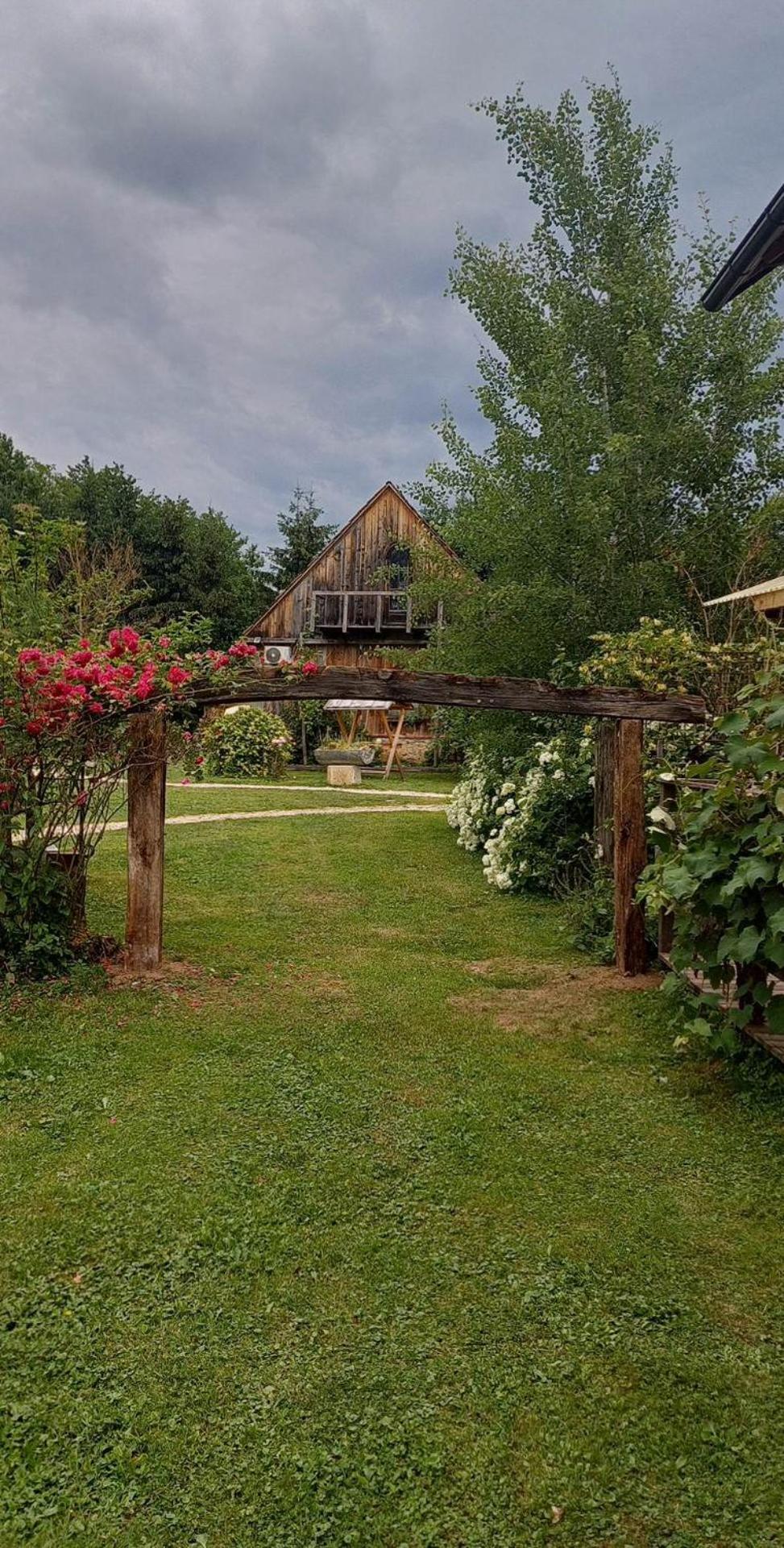Edenski Vrt Ivancna Gorica Bagian luar foto