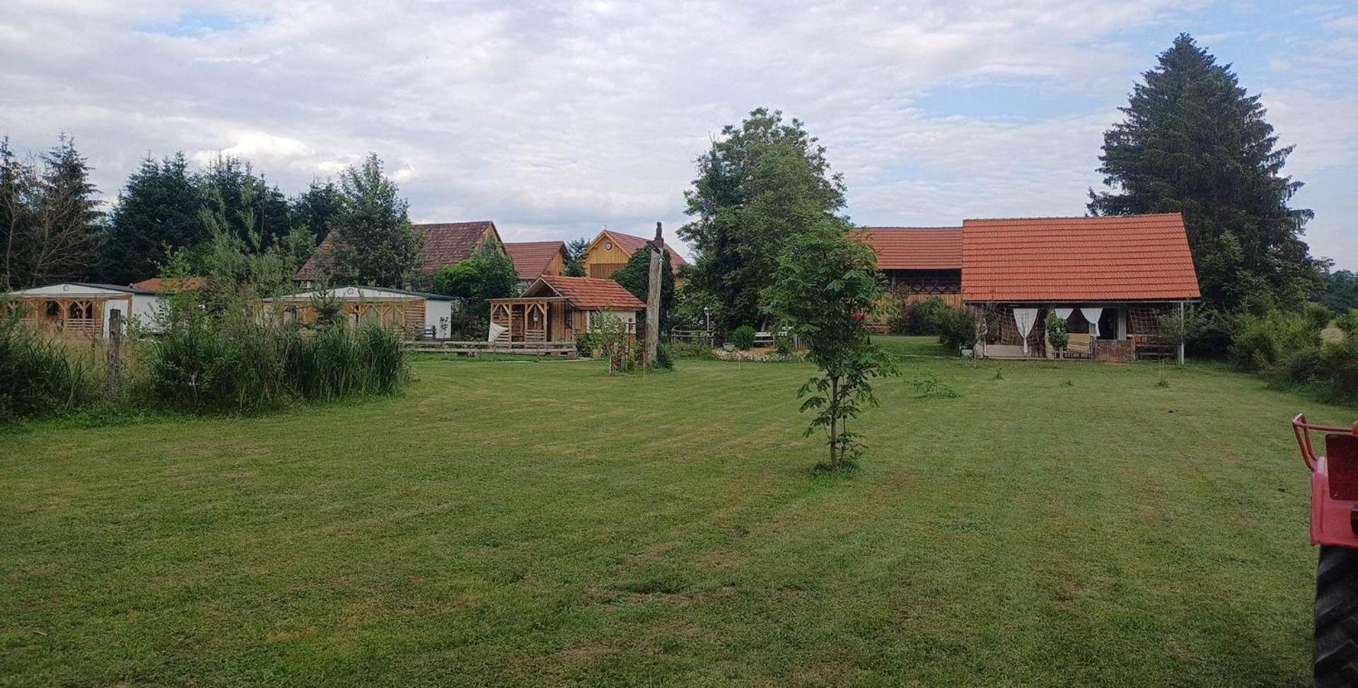 Edenski Vrt Ivancna Gorica Bagian luar foto